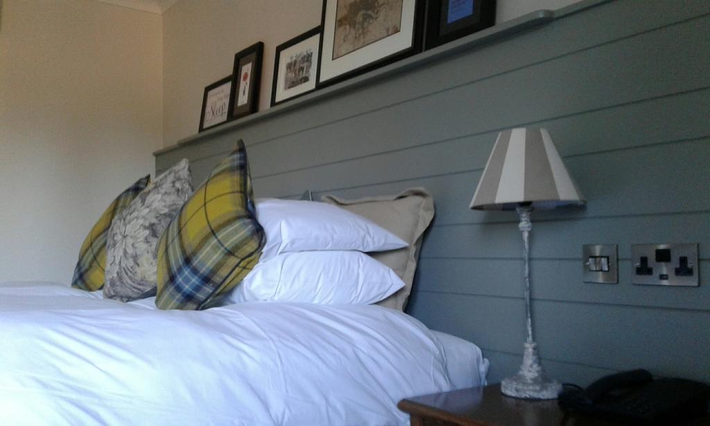 Crown Hotel Chertsey Rum bild